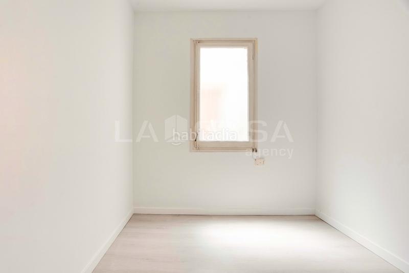 Foto 30bdd6ea-7b98-46a1-848c-ca46cd80a430. Piso atico en hospitalet centro, al lado de la farga en Hospitalet de Llobregat (L´)