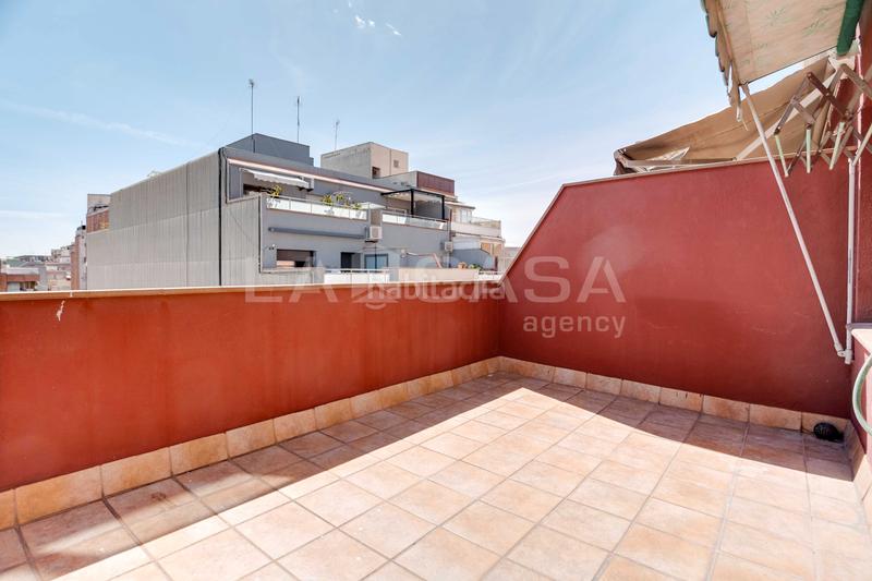 Foto 6e5b8954-fce6-4734-a3c5-e68f743c53d4. Piso atico en hospitalet centro, al lado de la farga en Hospitalet de Llobregat (L´)