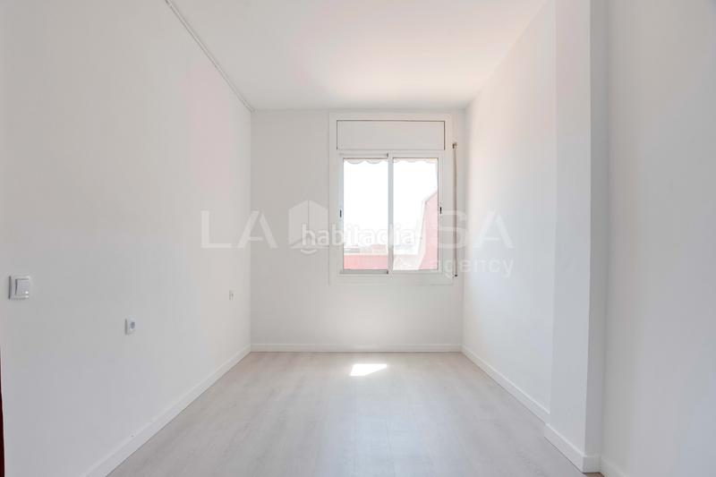 Foto 7ea6071b-f03d-4020-a02d-b8e0ec364ebe. Piso atico en hospitalet centro, al lado de la farga en Hospitalet de Llobregat (L´)