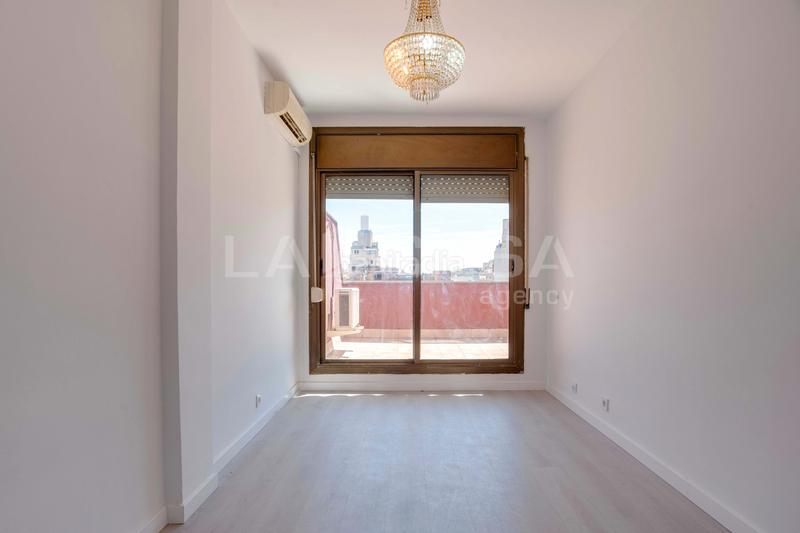 Foto b9326b80-e1dd-4a8d-8a46-1134a657bf6e. Piso atico en hospitalet centro, al lado de la farga en Hospitalet de Llobregat (L´)