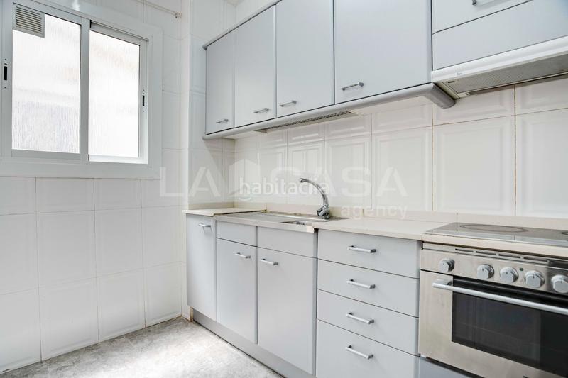 Foto e4ac9ab8-3431-4520-b8ab-a90518a22751. Piso atico en hospitalet centro, al lado de la farga en Hospitalet de Llobregat (L´)