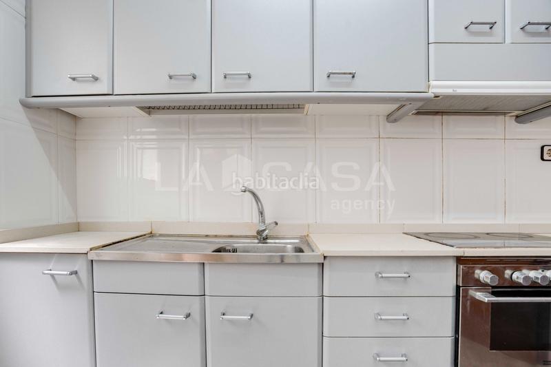 Foto f082b959-aed7-469b-815b-8e58e3ede371. Piso atico en hospitalet centro, al lado de la farga en Hospitalet de Llobregat (L´)