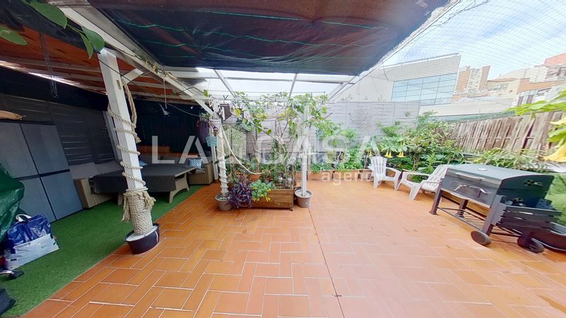 Foto 4c8f2ce9-6cff-45ed-8243-64158ef2b9a2. Àtic a Carmel Barcelona