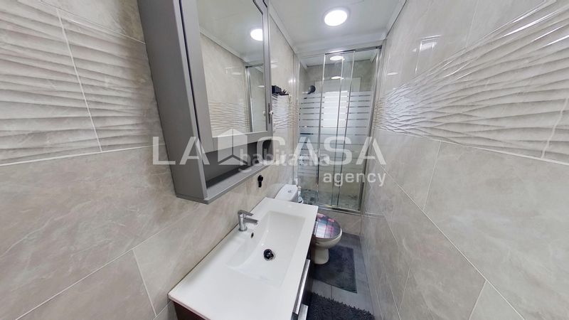 Foto 95091d34-3795-4832-9999-fa44b36ec705. Àtic a Carmel Barcelona