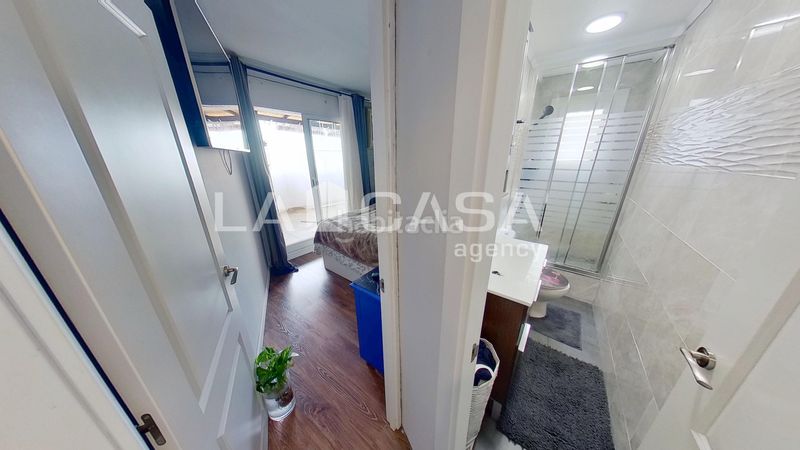 Foto bc7a0963-f82d-4968-9bb5-4181fd59ba5d. Àtic a Carmel Barcelona