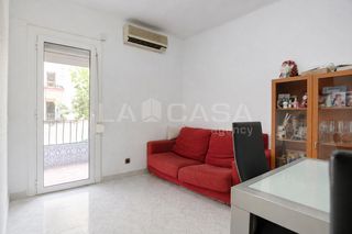 Pis  Avenida severo ochoa de. Piso de tres habitaciones con balcón en pubilla casesvivienda de