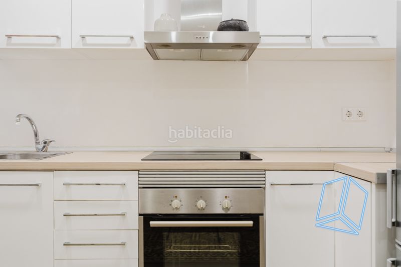 Foto eaf300c3-b514-41a7-a1b1-af6f8afa70e0. Pis a Sagrada Família Barcelona