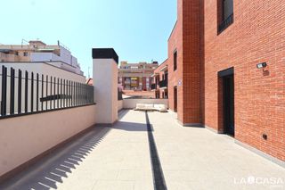 Àtic  Carrer de l'aprestadora. Espectacular ático de 4 habitaciones con terraza, parking y tras