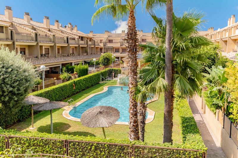 Foto 4f3bcf7f-7dff-410b-ab2e-bbf3205ce3b8. Casa adossada amb calefacció aparcament piscina a Valencia
