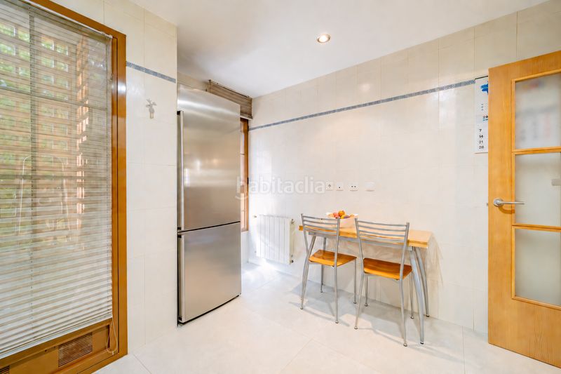 Foto 93101284-75b8-4e71-85e0-a88adb04a4e7. Casa adossada amb calefacció aparcament piscina a Valencia