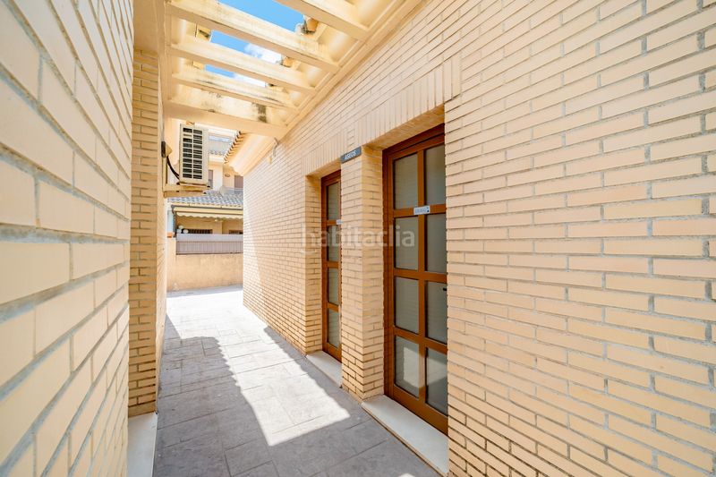 Foto c01b64a1-007d-4e2e-86fd-9560f75a78ba. Casa adossada amb calefacció aparcament piscina a Valencia
