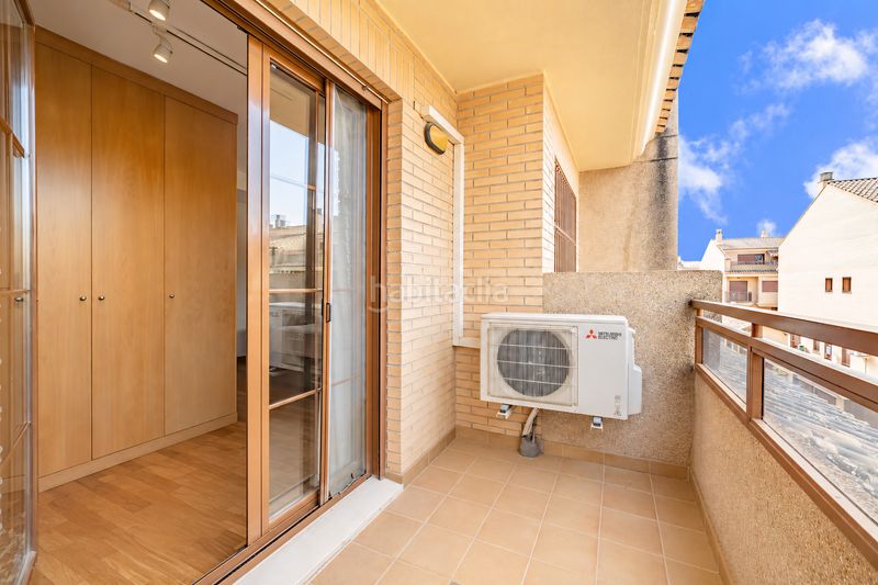 Foto c31d0ef1-1c2a-4014-806a-f9347ffdf123. Casa adossada amb calefacció aparcament piscina a Valencia
