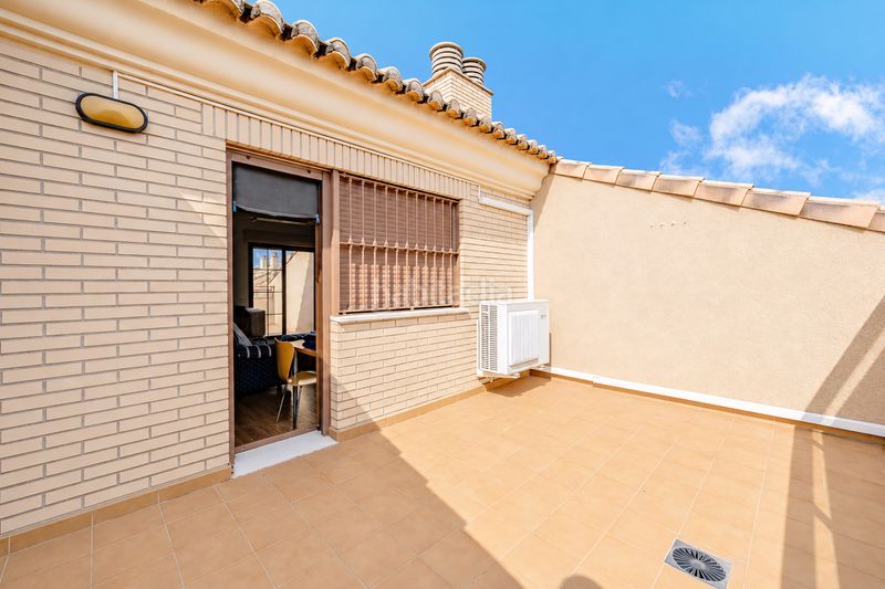 Foto e197aa32-aaad-4d13-b824-fc48fbbded0c. Casa adossada amb calefacció aparcament piscina a Valencia