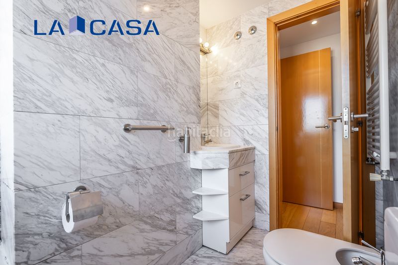 Foto 1a57fd2d-d2a8-4e76-b45a-a1e7423522dd. Àtic amb calefacció aparcament piscina a Delicias Madrid