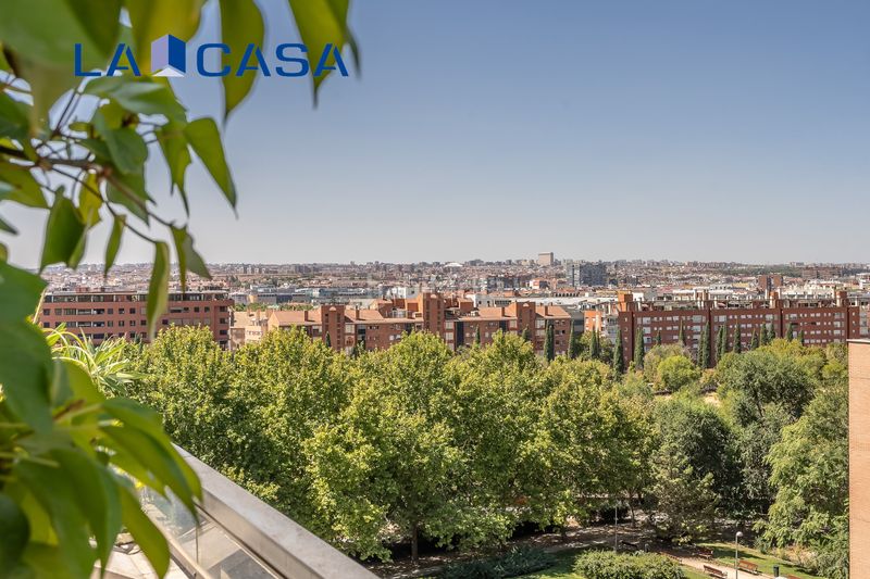Foto c15abd80-bec5-440b-a6dc-51505bb6c22d. Àtic amb calefacció aparcament piscina a Delicias Madrid