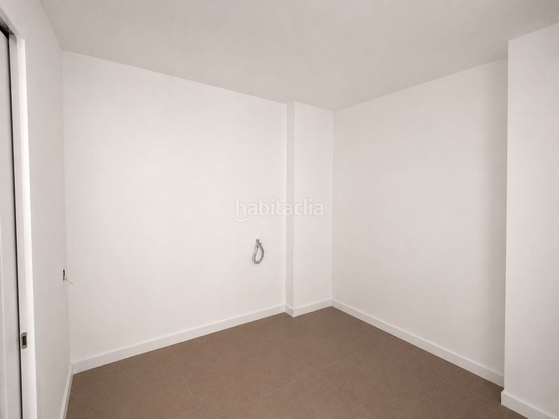 Foto e112595e-ab5e-4977-9208-afb79fe92fe0. Local comercial a Sants-Badal Barcelona