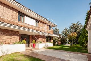 Casa a Pueblo. Chalet individual en venta en álamos de bularas, pozuelo de alar