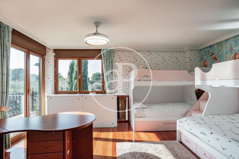 Foto 0b7c6371-bcb6-46ec-bf3f-9d34be4c80e1. Casa con riscaldamento parcheggio piscina in Pueblo Pozuelo de Alarcón