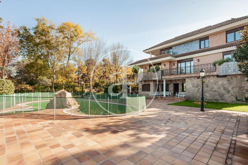 Foto 1c793f31-e8c0-4d01-b275-d6b92e73931d. Casa con riscaldamento parcheggio piscina in Pueblo Pozuelo de Alarcón