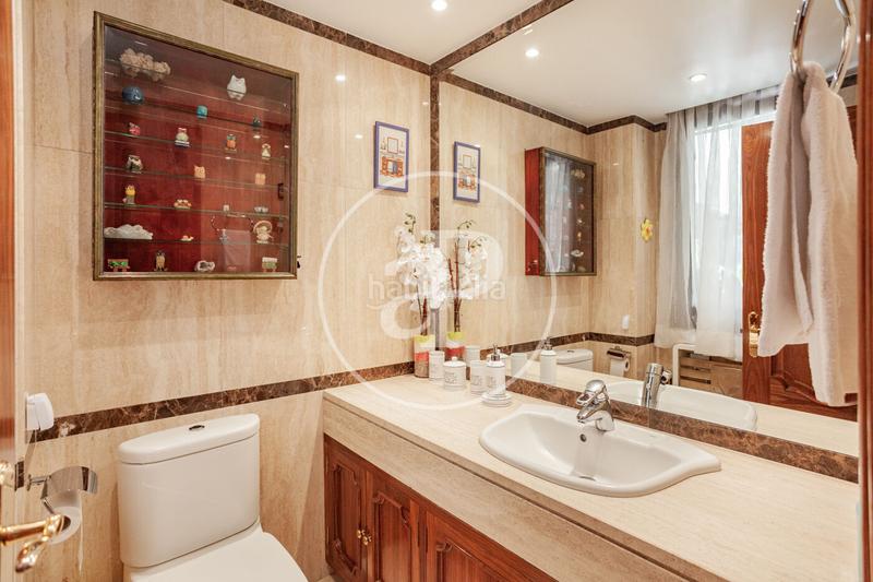 Foto 38c0fec0-7e5a-41c0-a1e3-02be459f976d. Casa con riscaldamento parcheggio piscina in Pueblo Pozuelo de Alarcón