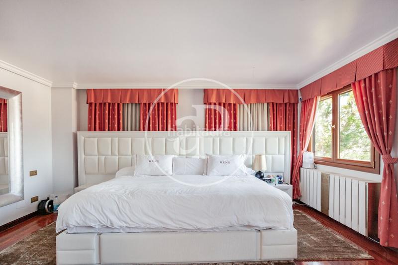 Foto 488c6e57-72ef-43a5-ae84-a5632cb060b8. Casa con riscaldamento parcheggio piscina in Pueblo Pozuelo de Alarcón