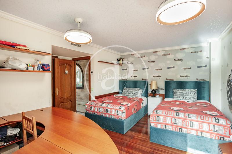 Foto 4a70e489-bffc-444a-a20d-87764b325343. Casa con riscaldamento parcheggio piscina in Pueblo Pozuelo de Alarcón