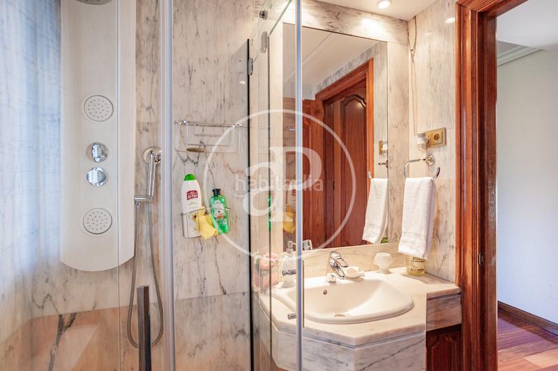 Foto ade44fdf-3732-4515-8ec7-2f56a28fb3a7. Casa con riscaldamento parcheggio piscina in Pueblo Pozuelo de Alarcón