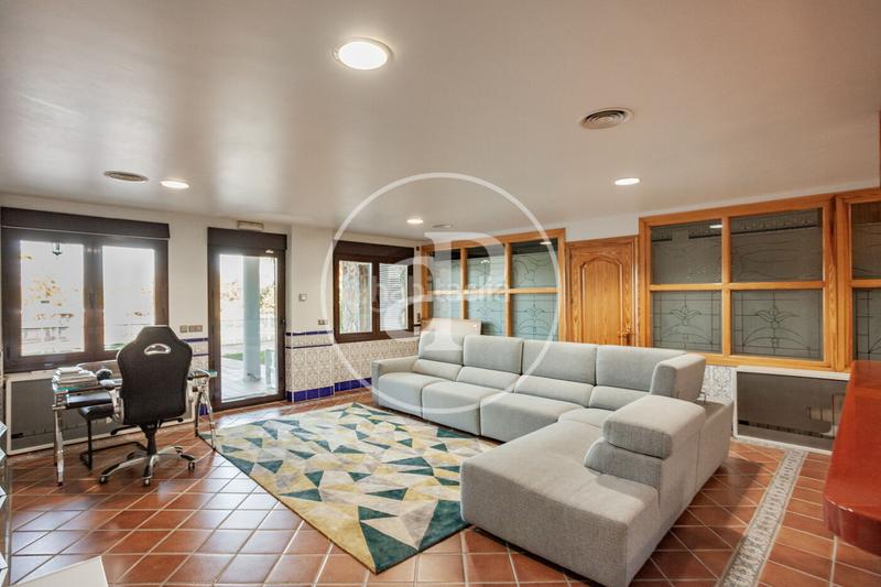 Foto b0b3db4a-6a63-4bbc-8d68-86b4c1df04a5. Casa con riscaldamento parcheggio piscina in Pueblo Pozuelo de Alarcón