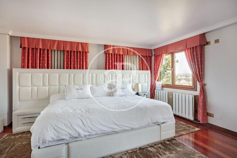 Foto bba810a9-f3e2-49ec-aece-0276556cf36e. Casa con riscaldamento parcheggio piscina in Pueblo Pozuelo de Alarcón