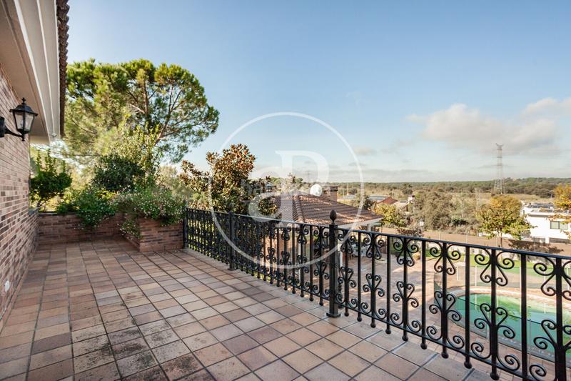 Foto f02455c5-e8aa-492d-885e-1772e32d45b2. Casa con riscaldamento parcheggio piscina in Pueblo Pozuelo de Alarcón