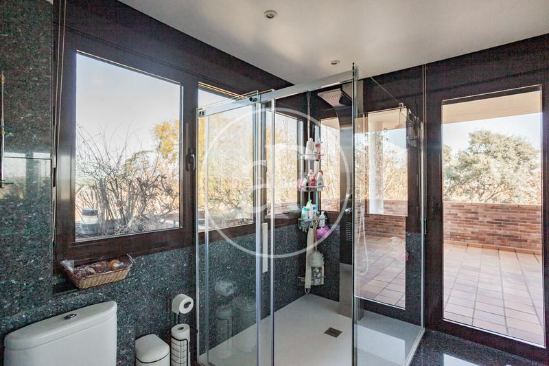 Foto f9e3736a-9c08-4fa9-9cbb-f8d7970de9a9. Casa con riscaldamento parcheggio piscina in Pueblo Pozuelo de Alarcón