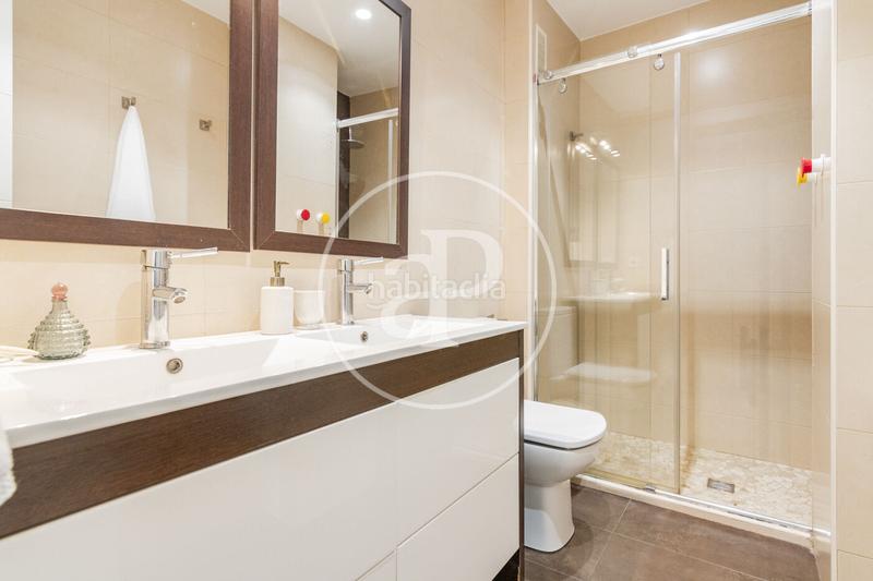 Foto b3c2ba44-d21b-4bda-9597-09b1956bd6ce. Affitto appartamento in c. de agastia 71 in San Juan Bautista Madrid