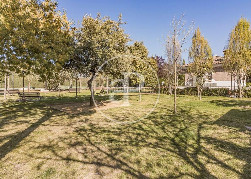 Foto 376b1795-5d19-4cef-b7cb-7851df35e901. Casa con riscaldamento parcheggio piscina in Eurovillas Nuevo Baztán