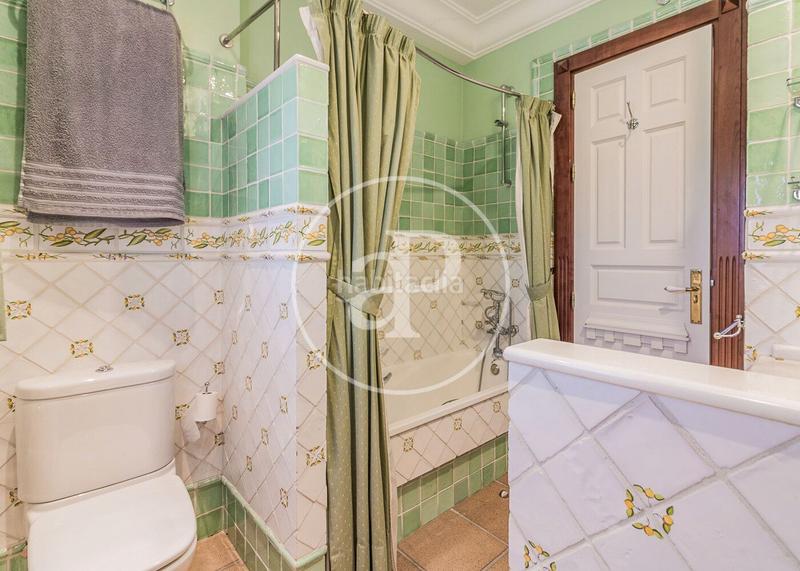 Foto 9c6a25dd-f52d-43b9-beae-f0d79582e275. Casa con riscaldamento parcheggio piscina in Eurovillas Nuevo Baztán