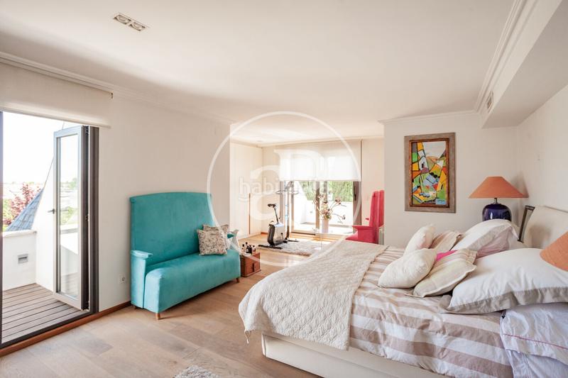 Foto 03e9cf7a-97b0-4bea-813f-9d7f1ad67bf5. Casa amb calefacció aparcament piscina a Monte el Pilar Majadahonda