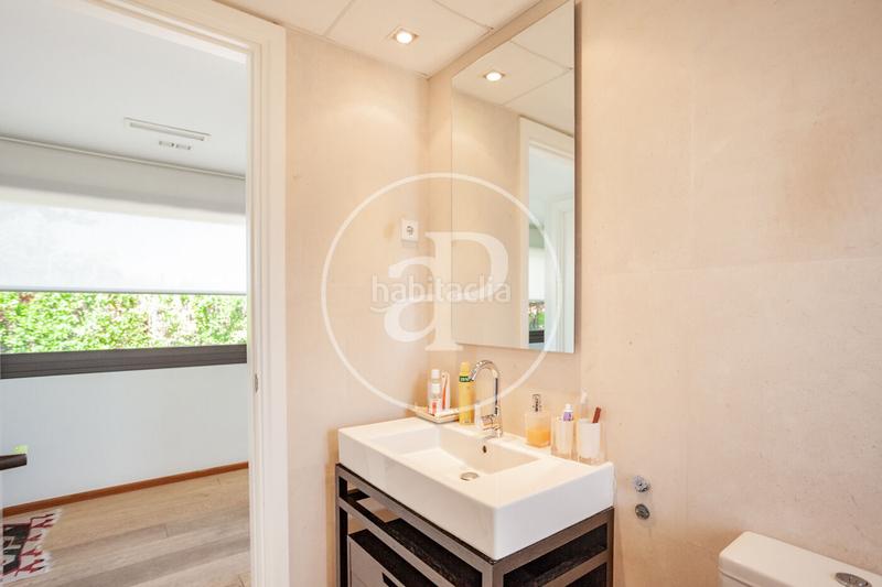 Foto 15e541c2-4cb4-4697-af76-730f8302fd6c. Casa amb calefacció aparcament piscina a Monte el Pilar Majadahonda