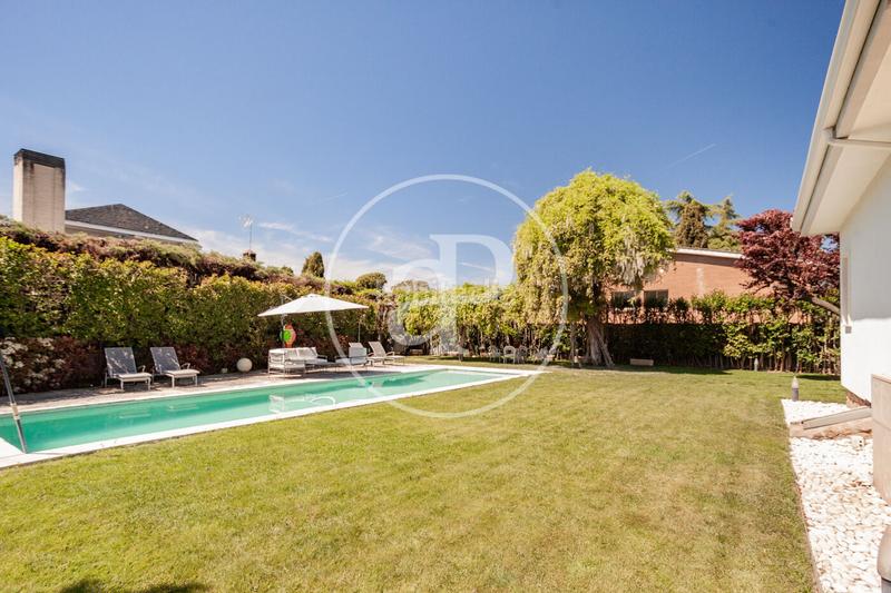 Foto 8747c878-9fdf-43d7-a09d-cbe4cf0abf9b. Casa amb calefacció aparcament piscina a Monte el Pilar Majadahonda