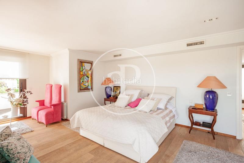 Foto b5c56159-2ef4-420d-821a-5d19aa80a008. Casa amb calefacció aparcament piscina a Monte el Pilar Majadahonda