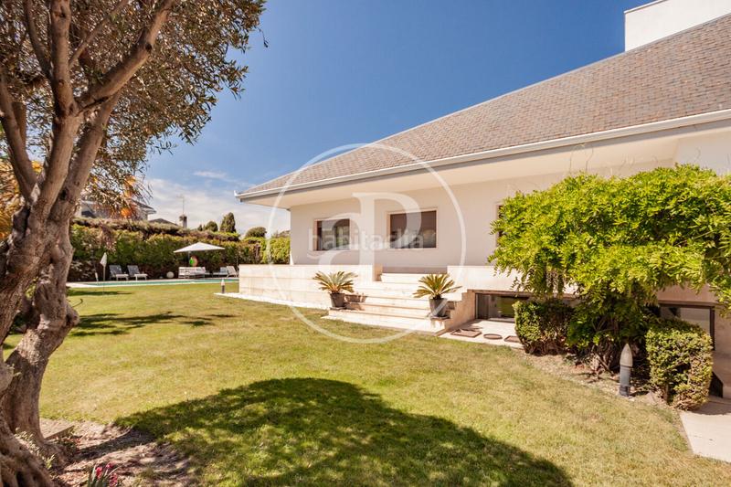 Foto c4ed8505-532d-4c6c-a36b-fc99f6213108. Casa amb calefacció aparcament piscina a Monte el Pilar Majadahonda