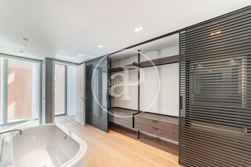 Foto 458833f9-f5b8-42a1-80d2-feec569c827e. Rent flat with heating parking pool in Castellana Madrid