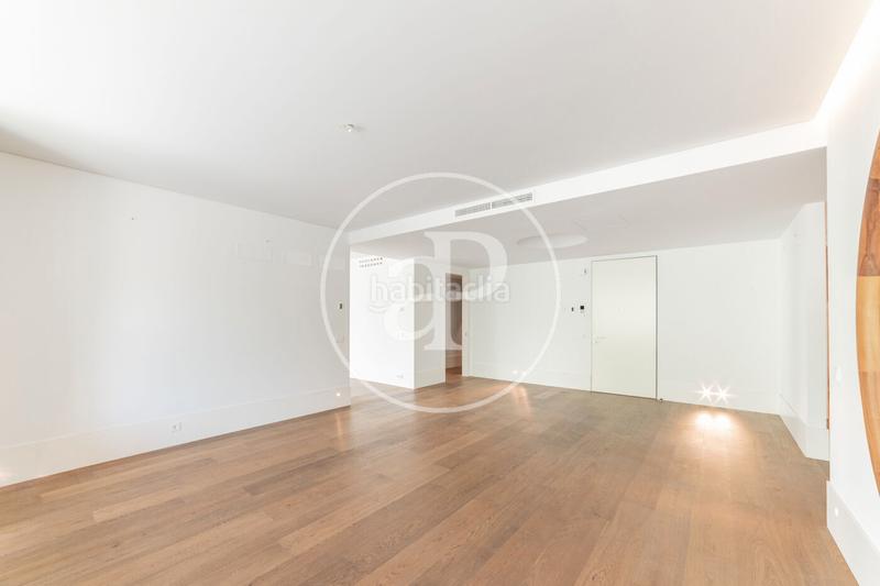 Foto c812c09e-edee-4970-95b2-ffc4434af56f. Rent flat with heating parking pool in Castellana Madrid