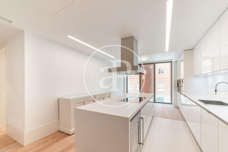 Foto ea6eab5f-18f9-4588-b7c5-80da1ec56061. Rent flat with heating parking pool in Castellana Madrid