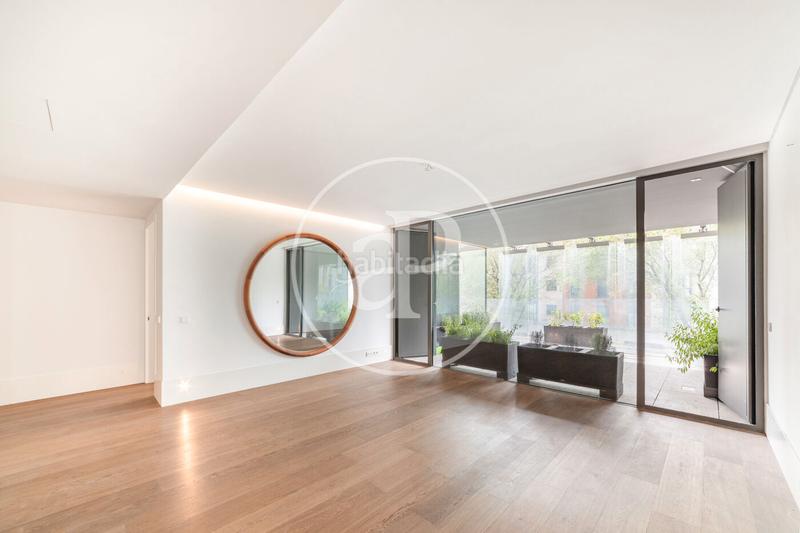 Foto f3b162cc-a7b7-4c71-bbbe-2a43a738ff9f. Rent flat with heating parking pool in Castellana Madrid