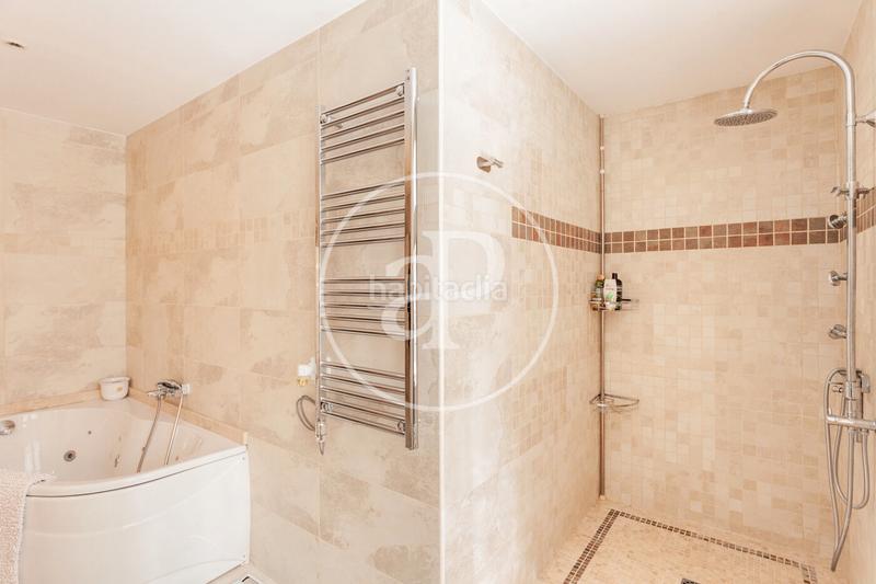 Foto ad0ee61b-d009-43cb-a13a-be574e8e0b67. Location maison avec chauffage parking piscine dans La Moraleja