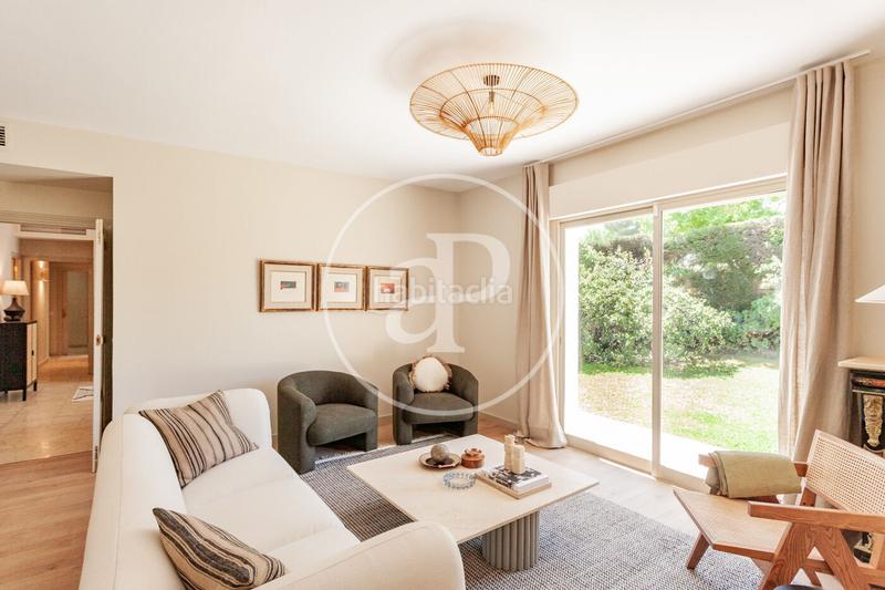 Foto f0db65ad-dfbc-40ac-80bd-067a3ec0f472. Location maison avec chauffage parking piscine dans La Moraleja