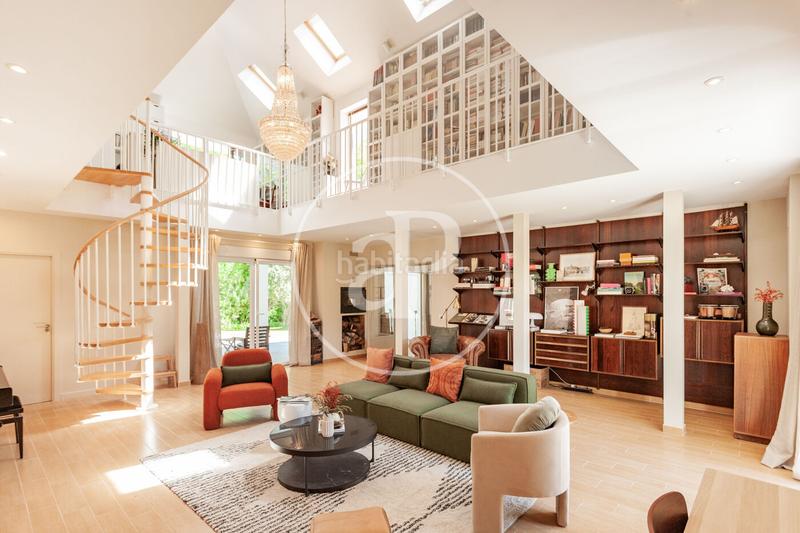 Foto 5f7af846-4c62-4c19-a2b5-00124af9cb90. Miete haus mit heizung parking pool in urbanización La Moraleja La Moraleja