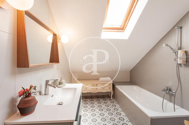 Foto ab838ea0-321b-4791-87aa-c55253f17d94. Miete haus mit heizung parking pool in urbanización La Moraleja La Moraleja