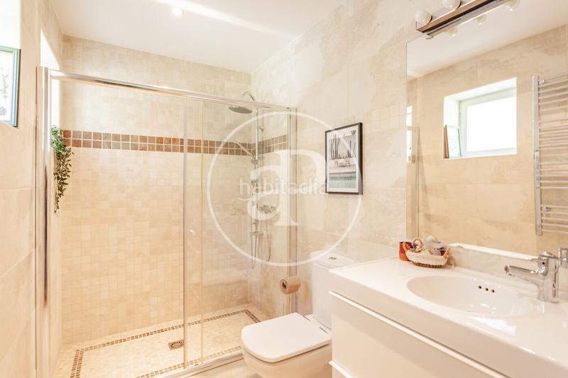 Foto 6c12967a-9bdf-4d0e-b401-59c2abb53e4e. Rent house with heating parking pool in urbanización La Moraleja La Moraleja