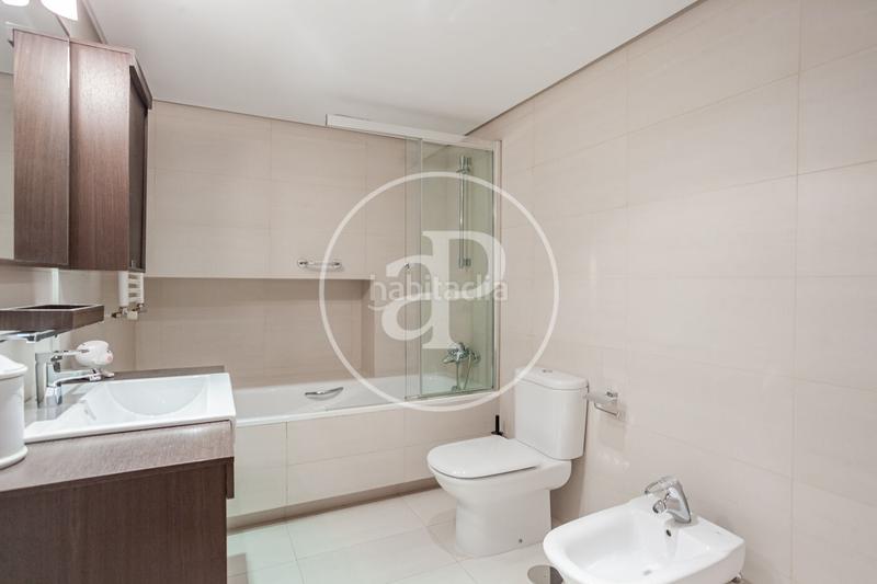 Foto 6a5ef7fd-b664-4703-b011-3bde43983930. Casa aparellada amb calefacció aparcament a Nueva España Madrid