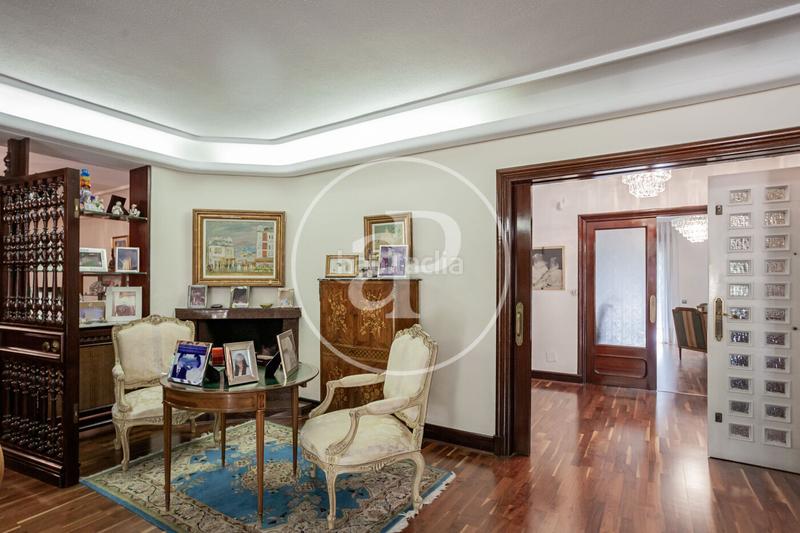 Foto 86e5b6db-386d-439f-aa3d-996b5042cdbf. Casa aparellada amb calefacció aparcament a Nueva España Madrid